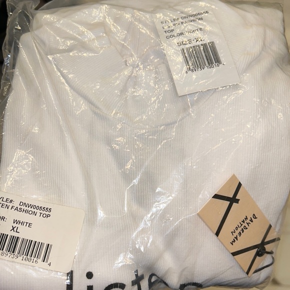 DAYDREAM NATION | ✨NEW✨ Listen Fashion Top in White - Picture 5 of 5